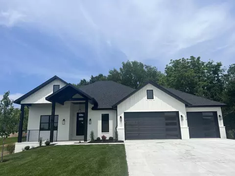 819 E Rainey St, Ozark, MO 65721 photo 1