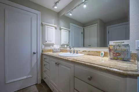 Bath - 6301 S Riverglen Rd, Ozark, MO 65721 photo 6 of 8