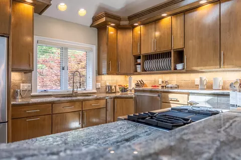Kitchen - 6301 S Riverglen Rd, Ozark, MO 65721 photo 6 of 7