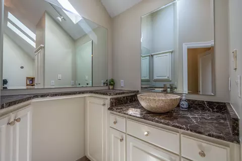 Bath - 6301 S Riverglen Rd, Ozark, MO 65721 photo 5 of 8