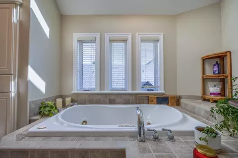Bath - 6301 S Riverglen Rd, Ozark, MO 65721 photo 3 of 8