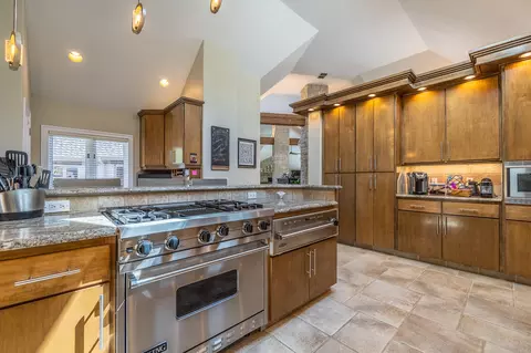 Kitchen - 6301 S Riverglen Rd, Ozark, MO 65721 photo 5 of 7