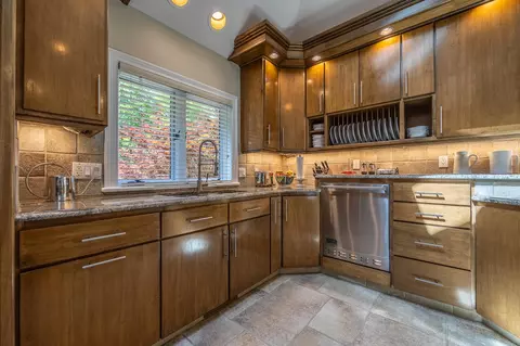 Kitchen - 6301 S Riverglen Rd, Ozark, MO 65721 photo 4 of 7
