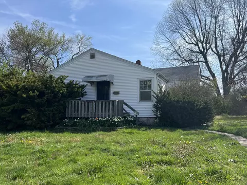1560 S Pickwick, Springfield, MO 65804 photo 1