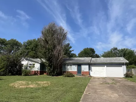 1955 S Luster Ave, Springfield, MO 65804