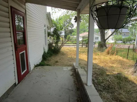 226 E 2nd St, Mountain View, MO 65548 photo 9