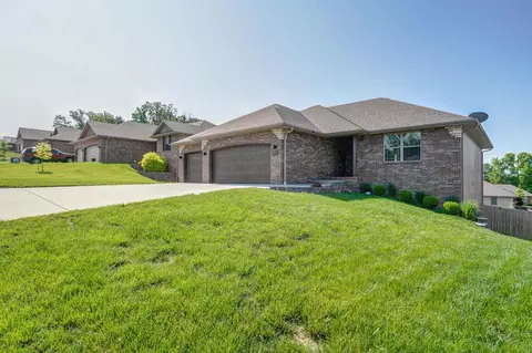 958 E Lakota St, Nixa, MO 65714 photo 1
