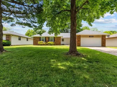 1820 W Katella St, Springfield, MO 65807 photo 1