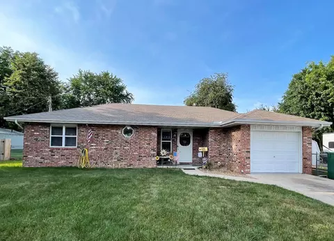 425 Lucas St, Marshfield, MO 65706 photo 1