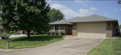 1537 E Powell St, Springfield, MO 65804 photo 1