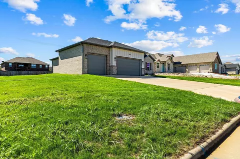 694 Wright St, Willard, MO 65781 photo 2