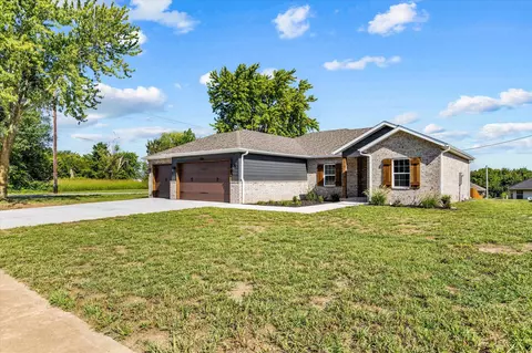 675 Wright St, Willard, MO 65781 photo 2