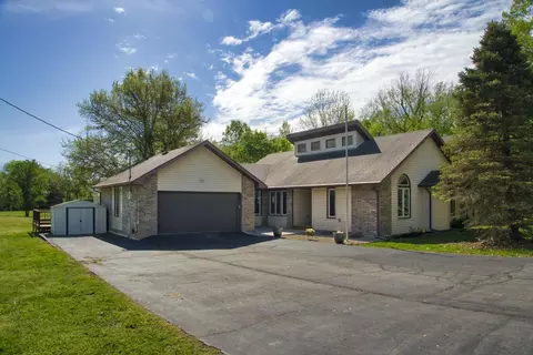 2732 N Oak Park Dr, Springfield, MO 65803