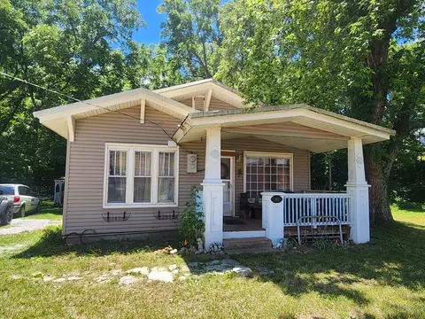302 W Main St, Crane, MO 65633 photo 1