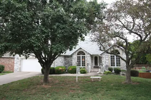 899 E Nottingham Ln, Springfield, MO 65810 photo 1