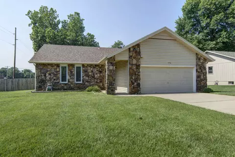 1376 E Hanover St, Springfield, MO 65804 photo 1