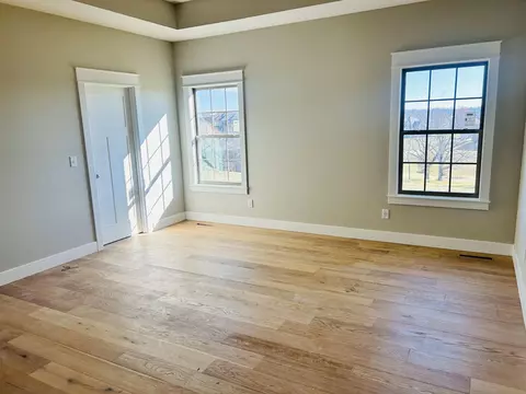 5870 S Meadowood Ave, Springfield, MO 65810 photo 8