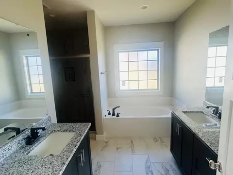 5870 S Meadowood Ave, Springfield, MO 65810 photo 9