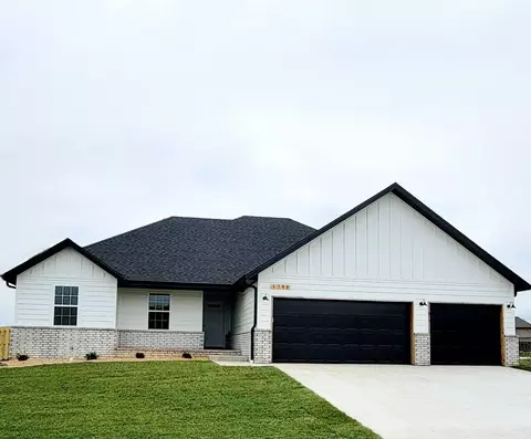 1748 E Chickamauga Dr, Republic, MO 65738 photo 1