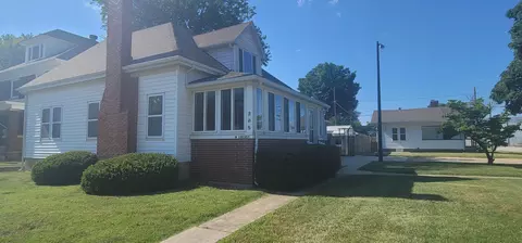 205 W Locust St, Aurora, MO 65605 photo 1