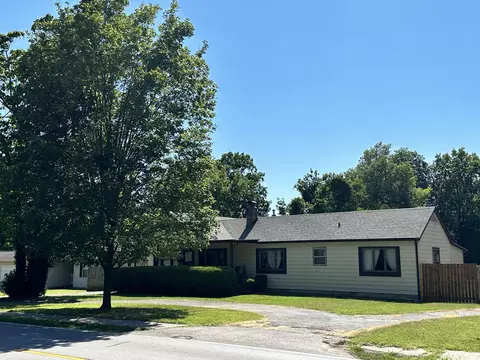 1455 S Oak Grove Ave, Springfield, MO 65804 photo 1