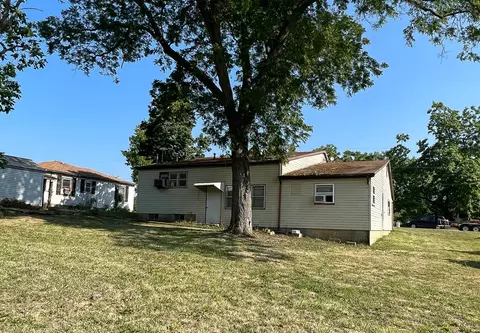 106 E 9th St, Willow Springs, MO 65793 photo 3