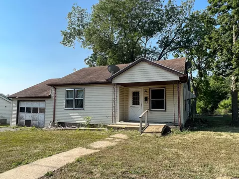 106 E 9th St, Willow Springs, MO 65793 photo 2