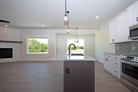 4477 E Hidden Oak St, Springfield, MO 65802 photo 8