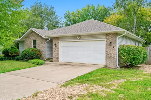 588 Walnut Grove Cir, Nixa, MO 65714 photo 2