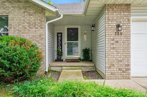 588 Walnut Grove Cir, Nixa, MO 65714 photo 3