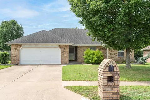 3552 W Shawnee Dr, Springfield, MO 65810 photo 1