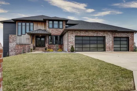 1580 W Gaslight Dr, Springfield, MO 65810 photo 1