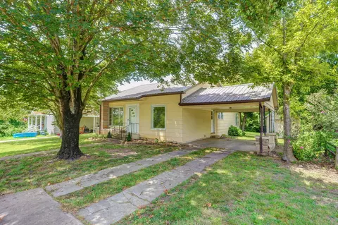 306 College St, Crane, MO 65633 photo 1