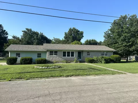 720 E Bedford St, Marshfield, MO 65706 photo 1