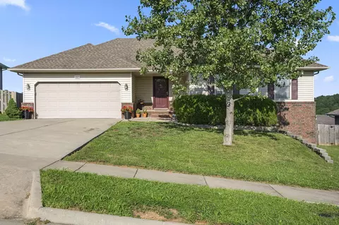 4427 N Gladys Ave, Springfield, MO 65803 photo 1