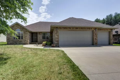 902 E Canterbury St, Springfield, MO 65810 photo 1