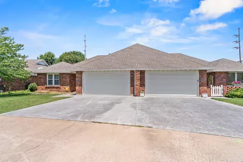 1315 W Edgewood St, Springfield, MO 65807 photo 1