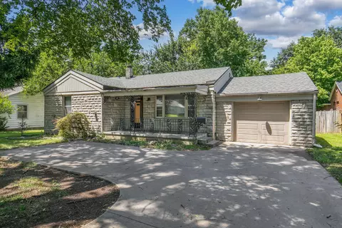 819 E Sunshine St, Springfield, MO 65807
