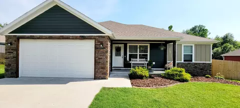 822 Shaffer St, Marshfield, MO 65706 photo 1