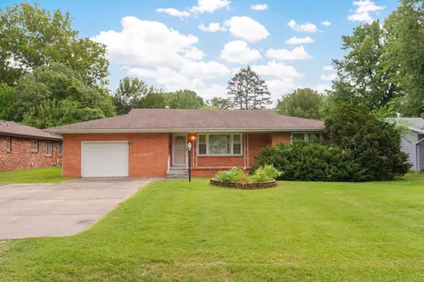 814 N Lone Pine Ave, Springfield, MO 65802 photo 1