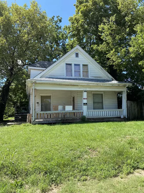 1124 W Scott St, Springfield, MO 65802 photo 1