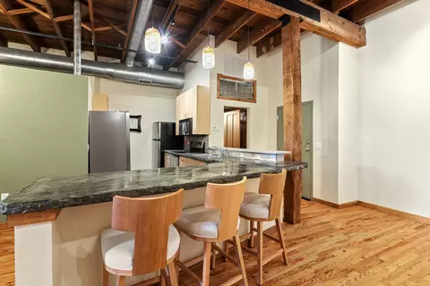 509 W Olive St #205, Springfield, MO 65806