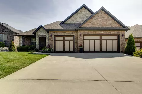 3932 E Ridgeview St, Springfield, MO 65809 photo 1