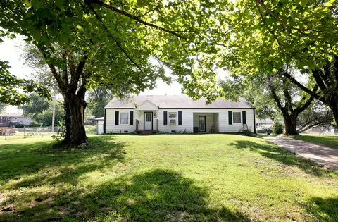 546 W Hubble Dr, Marshfield, MO 65706 photo 1