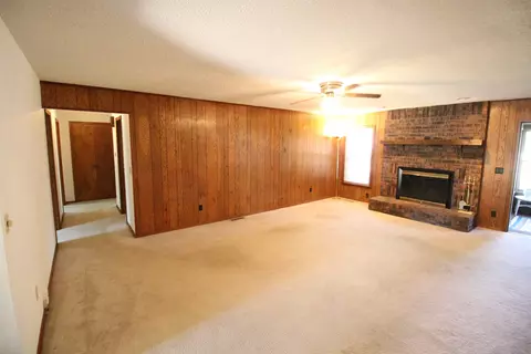 825 E Rockwood St, Springfield, MO 65807 photo 2