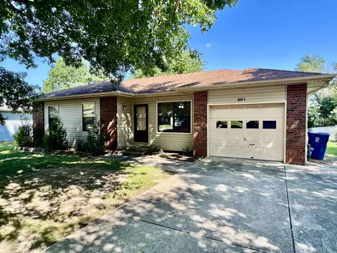 601 E Dyann Dr, Nixa, MO 65714 photo 1