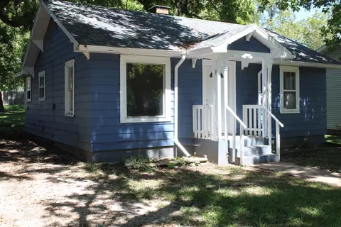 37 W Springfield St, Aurora, MO 65605 photo 1