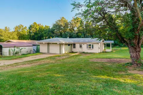 2640 W Phelps St, Springfield, MO 65802