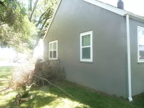 203 Kennedy Ave, Clever, MO 65631 photo 3