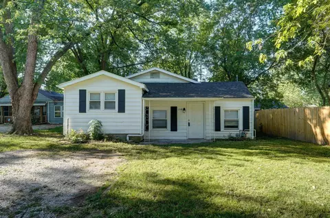 1510 E Lindberg St, Springfield, MO 65804 photo 1